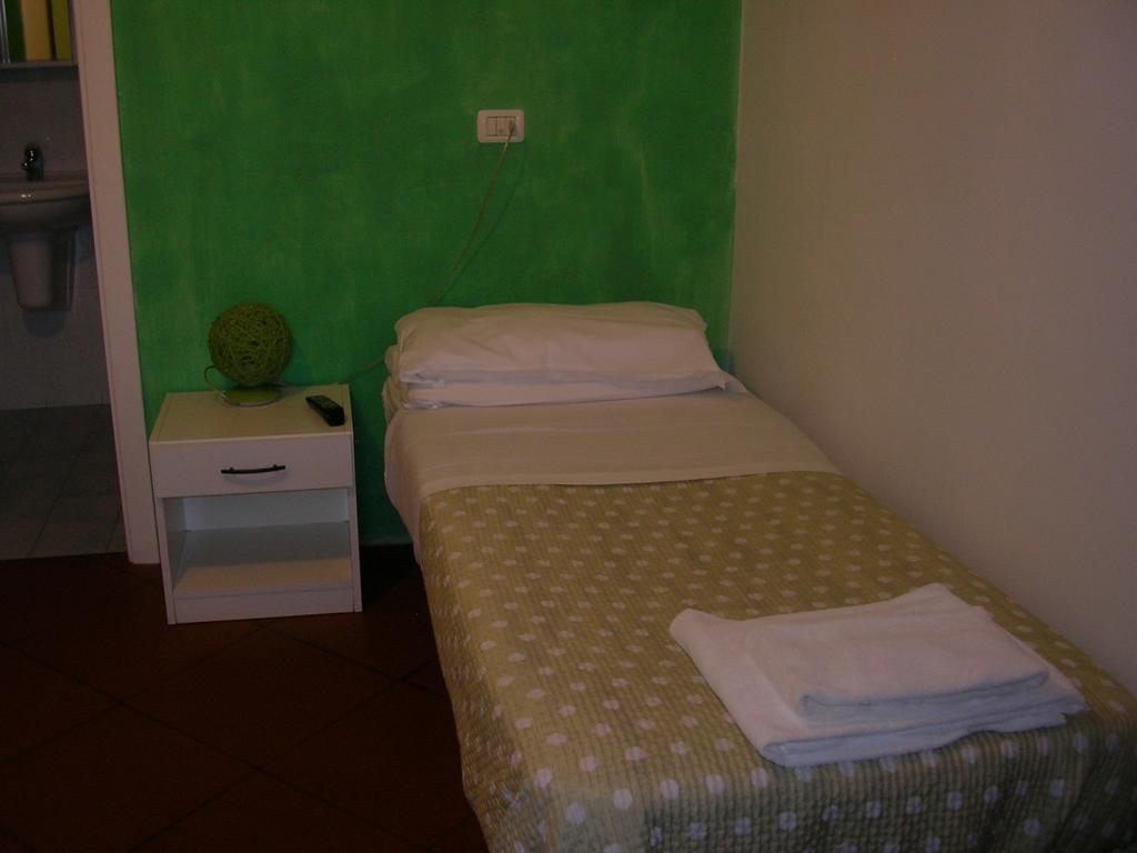 Casa Del Noce Hotel โรเวเรโต ภายนอก รูปภาพ