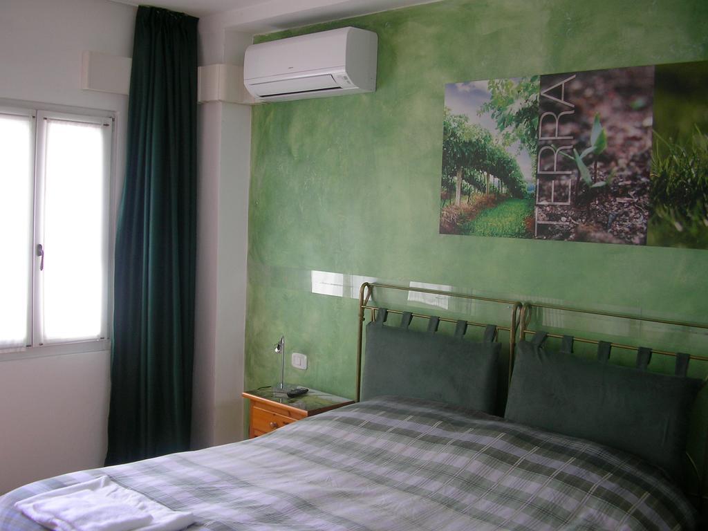 Casa Del Noce Hotel โรเวเรโต ภายนอก รูปภาพ