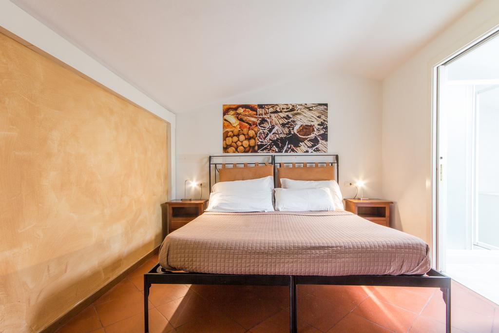 Casa Del Noce Hotel โรเวเรโต ภายนอก รูปภาพ