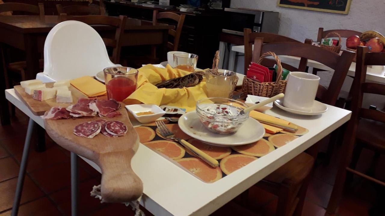 Casa Del Noce Hotel โรเวเรโต ภายนอก รูปภาพ